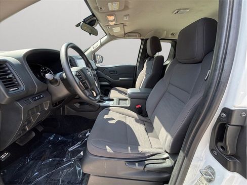 Used 2022 Nissan Frontier S RWD image 2