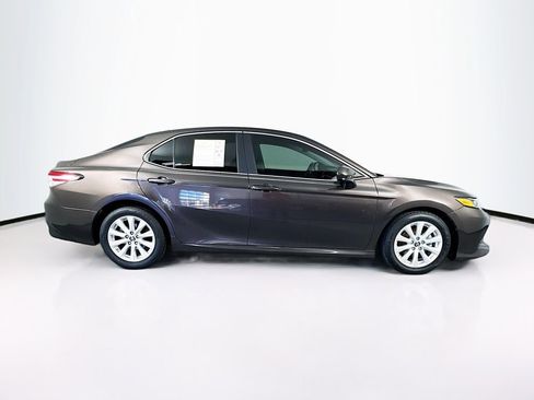 Used 2019 Toyota Camry LE image 11