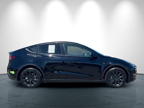 Used 2023 Tesla Model Y Long Range AWD/4WD image 3