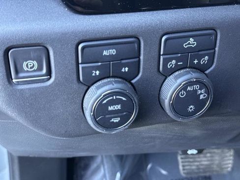 Used 2024 Chevrolet Silverado 1500 LT AWD/4WD image 10