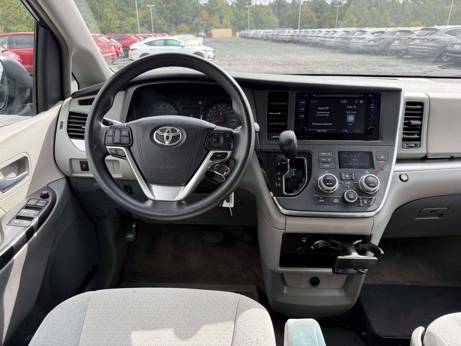 Used 2015 Toyota Sienna LE FWD image 8