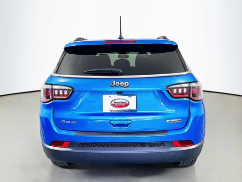 Used 2025 Jeep Compass Latitude AWD/4WD image 6
