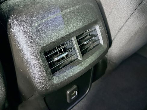 Used 2022 Chevrolet Equinox LT image 34