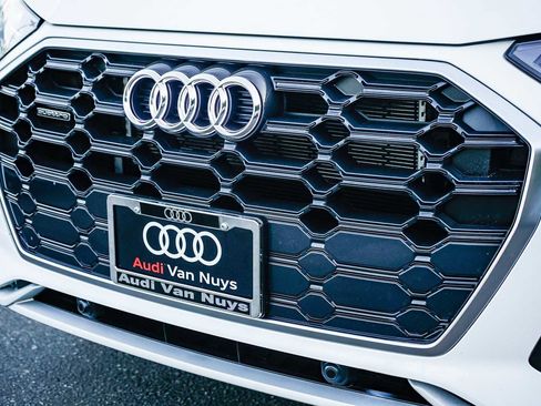 Used 2023 Audi Q5 e Premium w/ Convenience Package image 8