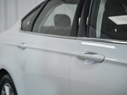 Used 2017 Ford Fusion SE FWD image 17