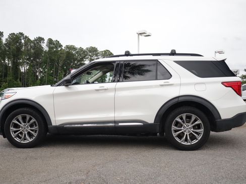 Used 2020 Ford Explorer XLT w/ Equipment Group 202A AWD/4WD image 2