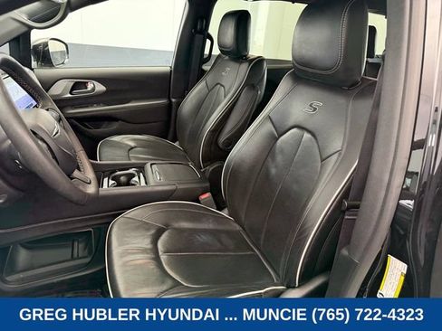Used 2025 Chrysler Pacifica Limited FWD image 42
