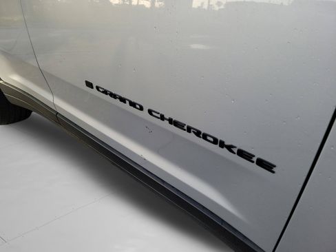Certified 2025 Jeep Grand Cherokee Altitude RWD image 29