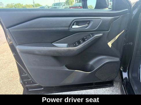 Used 2024 Nissan Rogue SV w/ SV Premium Package FWD image 12