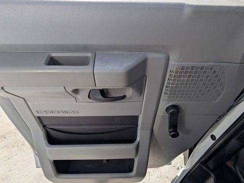 Used 2015 Ford E-350 and Econoline 350 Super Duty image 27