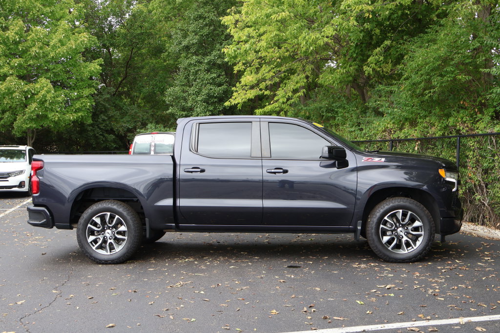Used 2023 Chevrolet Silverado 1500 RST w/ Z71 Off-Road Package AWD/4WD image 12