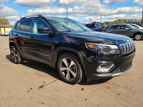 Used 2019 Jeep Cherokee Limited image 3
