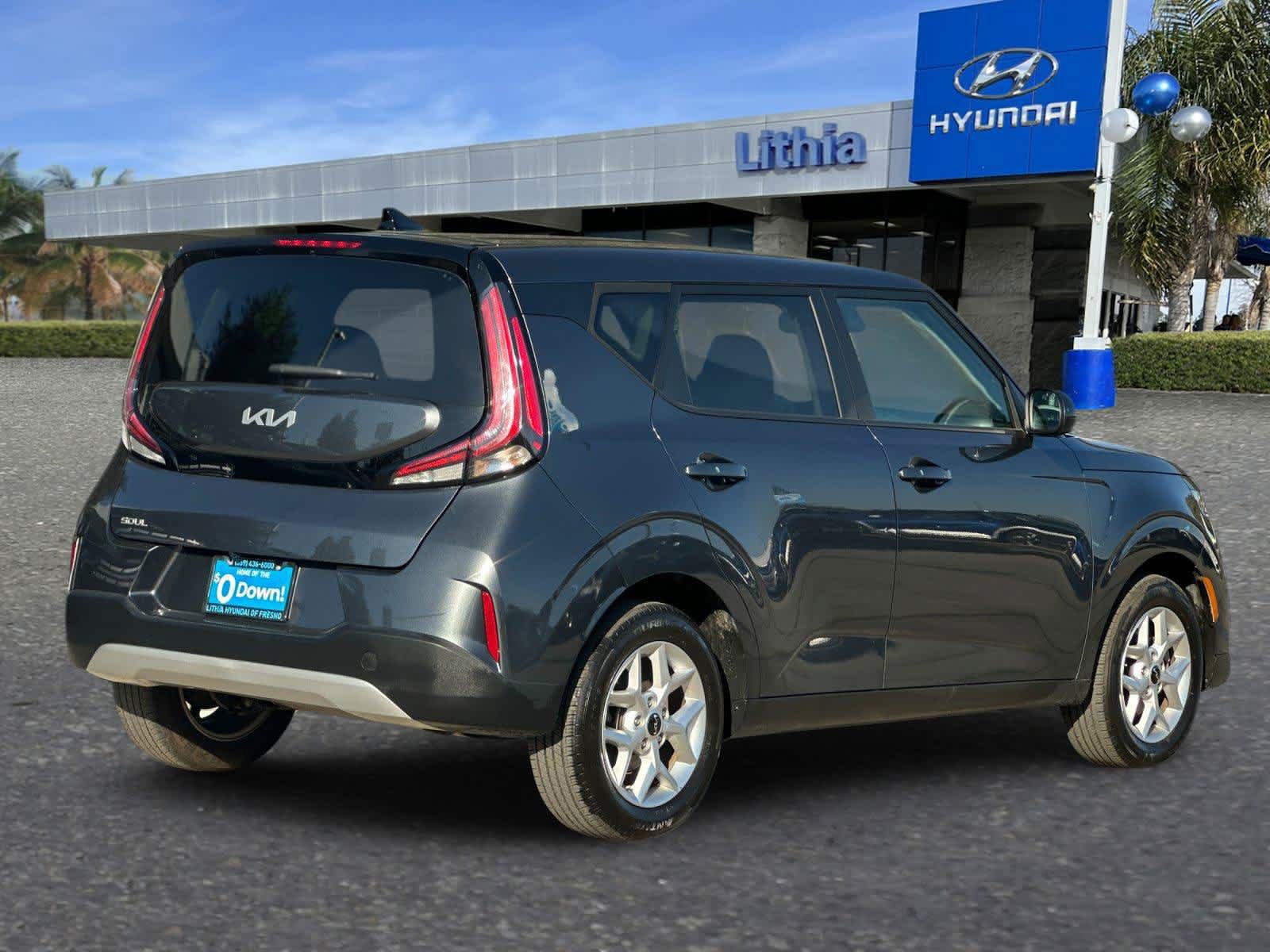 Used 2024 Kia Soul LX w/ LX Technology Package FWD image 3