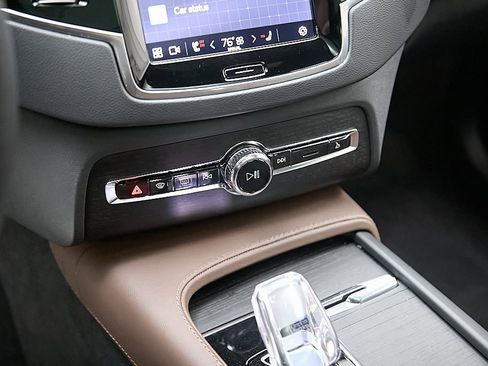 Used 2023 Volvo XC90 B6 Ultimate w/ Protection Package Premier image 18