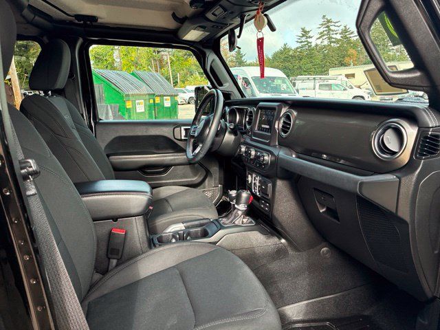 Used 2018 Jeep Wrangler Unlimited Sahara AWD/4WD image 10