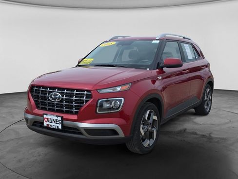 Used 2025 Hyundai Venue SEL FWD image 3