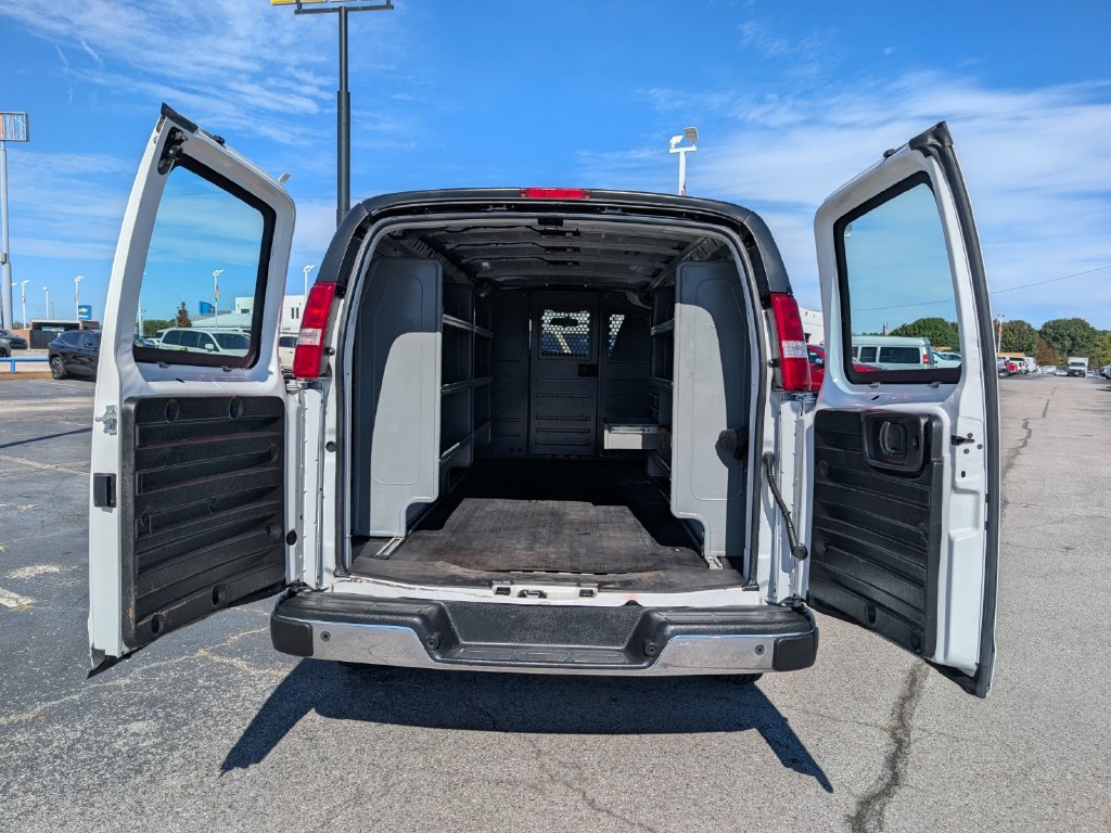 Used 2022 GMC Savana 3500 Extended w/ Driver Convenience Package RWD image 23