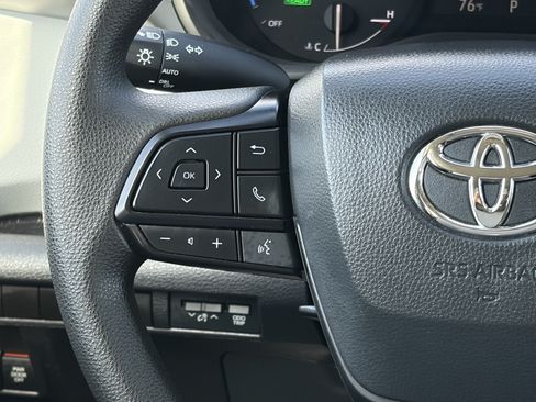 Certified 2025 Toyota Sienna LE FWD image 18