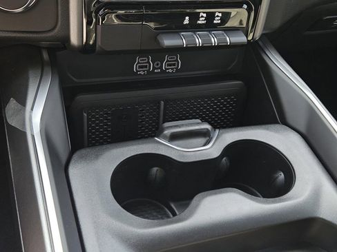 New 2026 RAM 1500 4x4 Crew Cab image 17