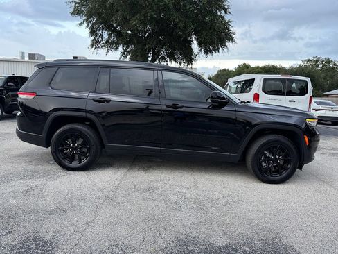 Used 2024 Jeep Grand Cherokee L Altitude AWD/4WD image 10