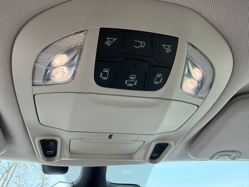 Used 2017 Chrysler Pacifica Limited w/ UConnect Theater Package image 28