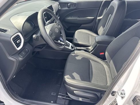 New 2025 Hyundai Venue Limited image 9