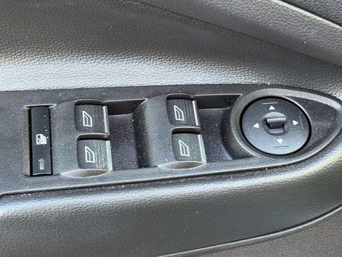 Used 2017 Ford Escape SE w/ Equipment Group 201A FWD image 7