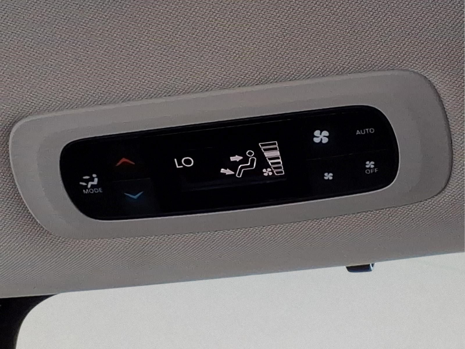 Used 2023 Chrysler Pacifica Touring-L FWD image 21