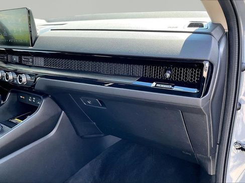 Used 2025 Honda CR-V EX-L image 16