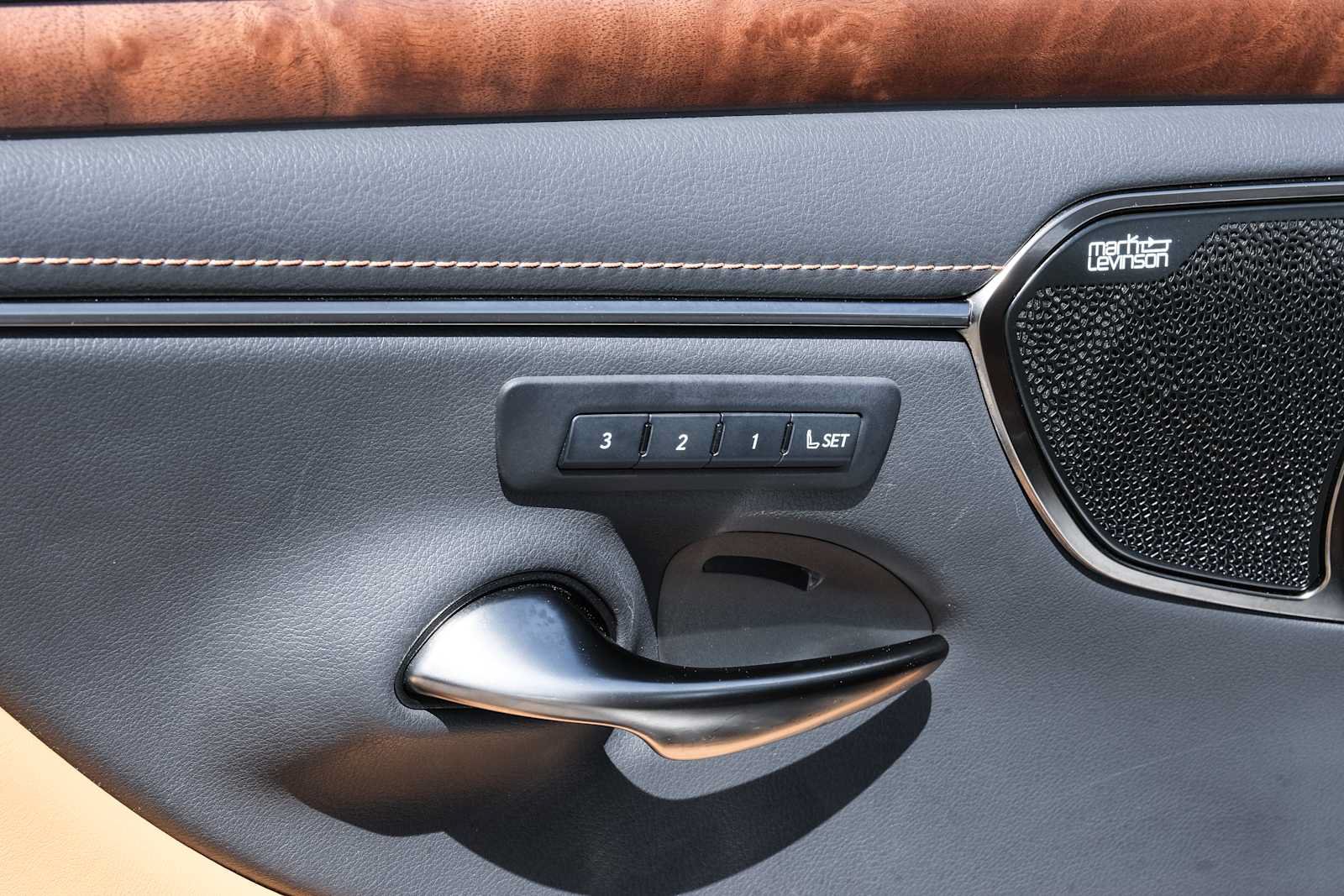 Used 2022 Lexus ES 300h Ultra Luxury w/ Accessory Package 2 FWD image 36