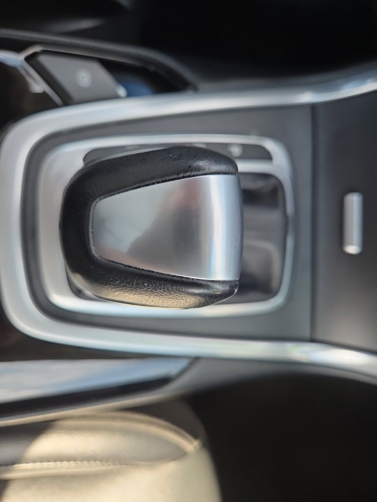 Certified 2018 Ford Edge Titanium w/ Technology Package FWD image 29