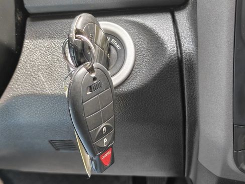 Used 2018 RAM 1500 Express AWD/4WD image 20