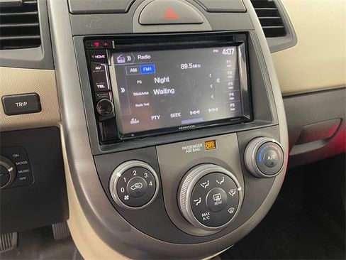 Used 2010 Kia Soul ! image 7