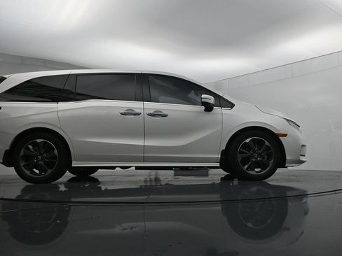 Used 2023 Honda Odyssey Elite image 32