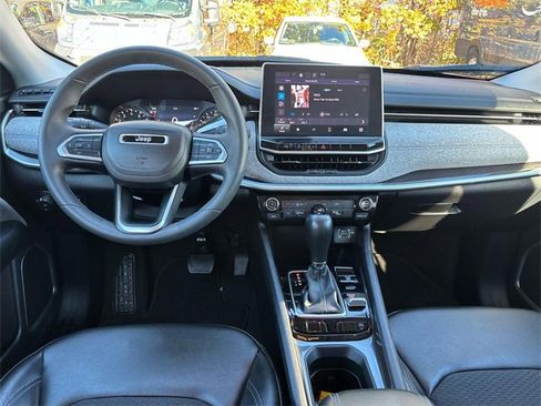 Used 2022 Jeep Compass Latitude image 11