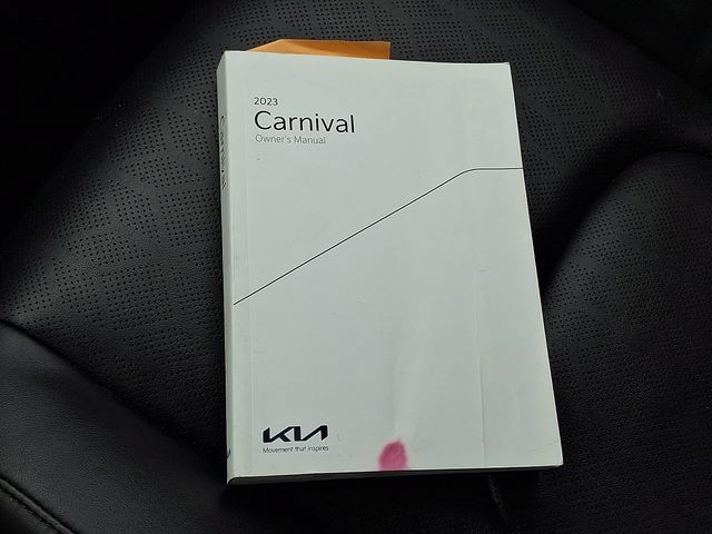 Certified 2023 Kia Carnival LX FWD image 26