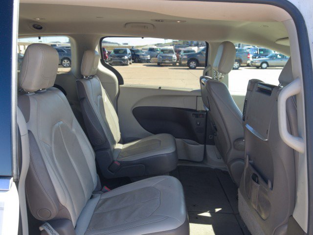 Used 2017 Chrysler Pacifica Touring-L Plus w/ Tire & Wheel Group FWD image 29