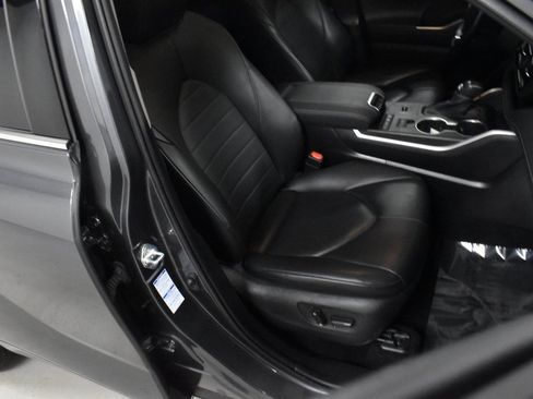 Used 2020 Toyota Highlander XLE image 15