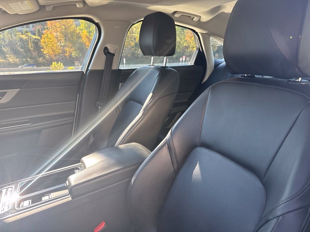 Used 2016 Jaguar XF Premium AWD/4WD image 9