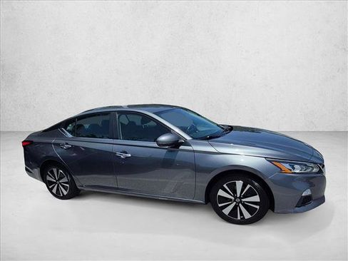 Used 2022 Nissan Altima 2.5 SV FWD image 4