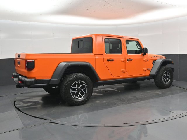 Used 2025 Jeep Gladiator Rubicon w/ Convenience Group AWD/4WD image 3