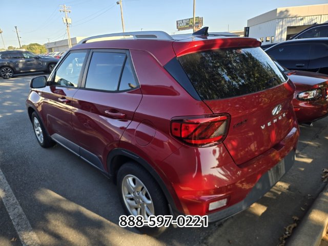Used 2020 Hyundai Venue SEL w/ Convenience Package FWD image 2