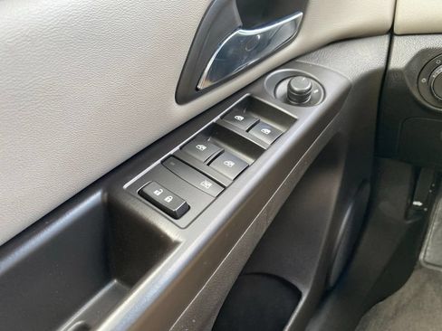 Used 2016 Chevrolet Cruze LS FWD image 19