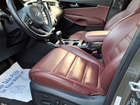 Used 2018 Kia Sorento SX image 16