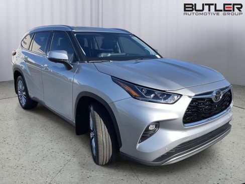 Used 2024 Toyota Highlander Platinum image 7