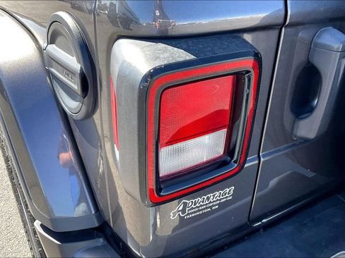 Used 2021 Jeep Wrangler Unlimited Sahara AWD/4WD image 32