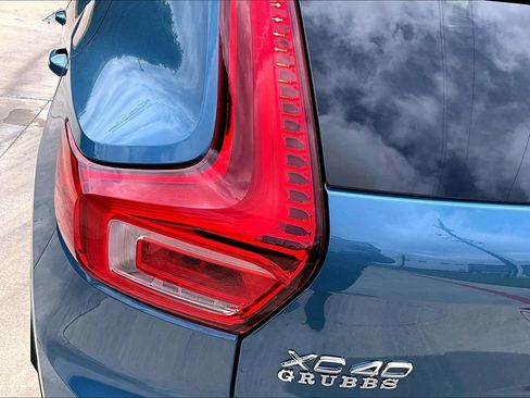 Used 2024 Volvo XC40 B5 Core AWD/4WD image 39