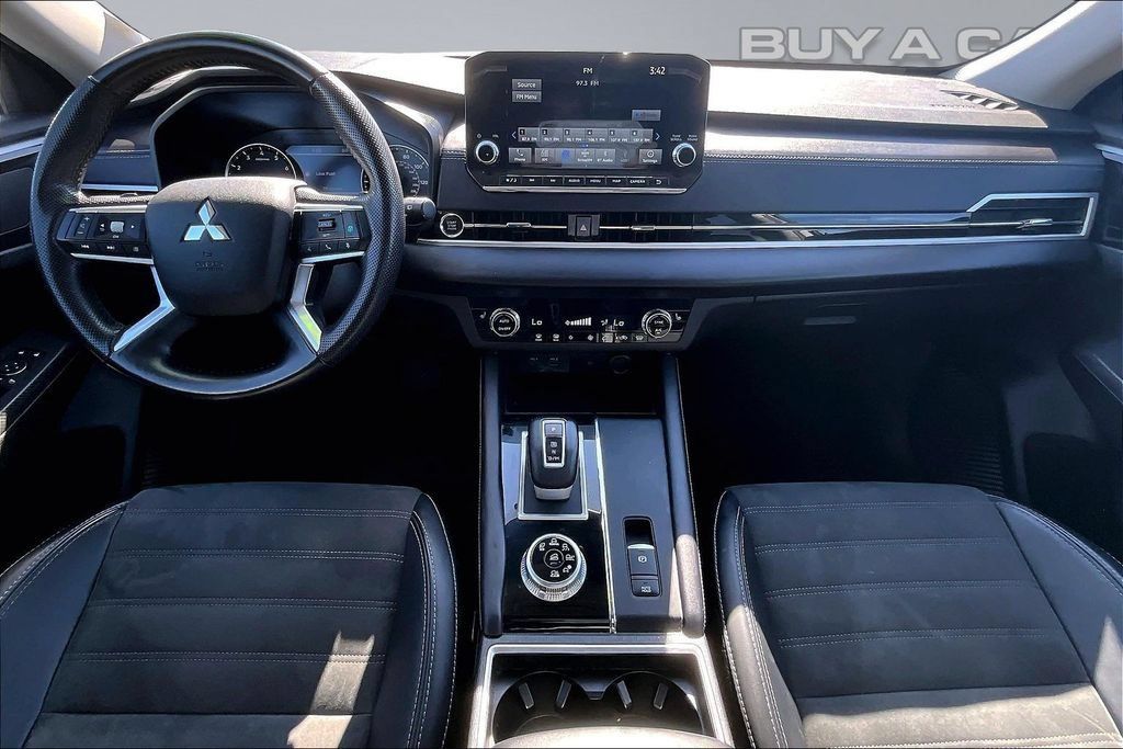 Used 2024 Mitsubishi Outlander SE AWD/4WD image 16