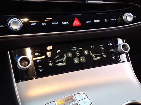 Certified 2026 Genesis GV70 2.5T Advanced image 23