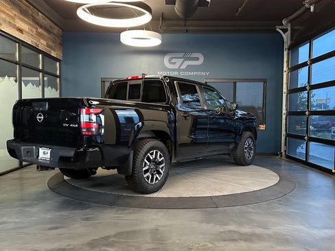Used 2022 Nissan Frontier SV AWD/4WD image 3